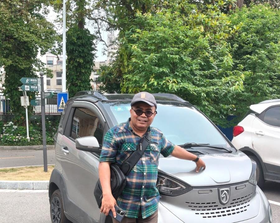 Menapaki Jalan Ilmu dengan Konsistensi dan Dedikasi