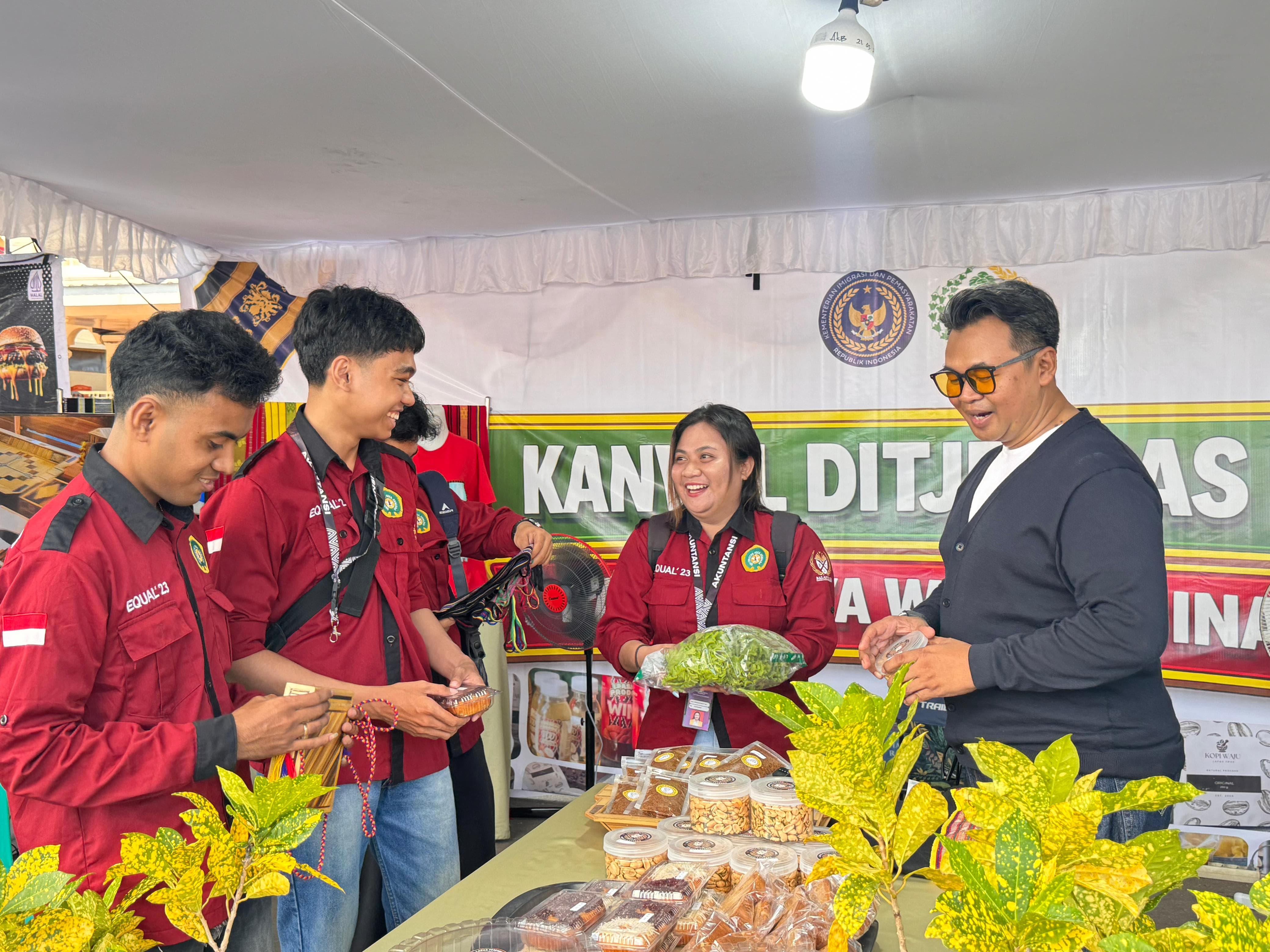 Produk Warga Binaan Curi Perhatian dalam Bazar UMKM HUT Bhayangkara ke-80 di Polda NTT
