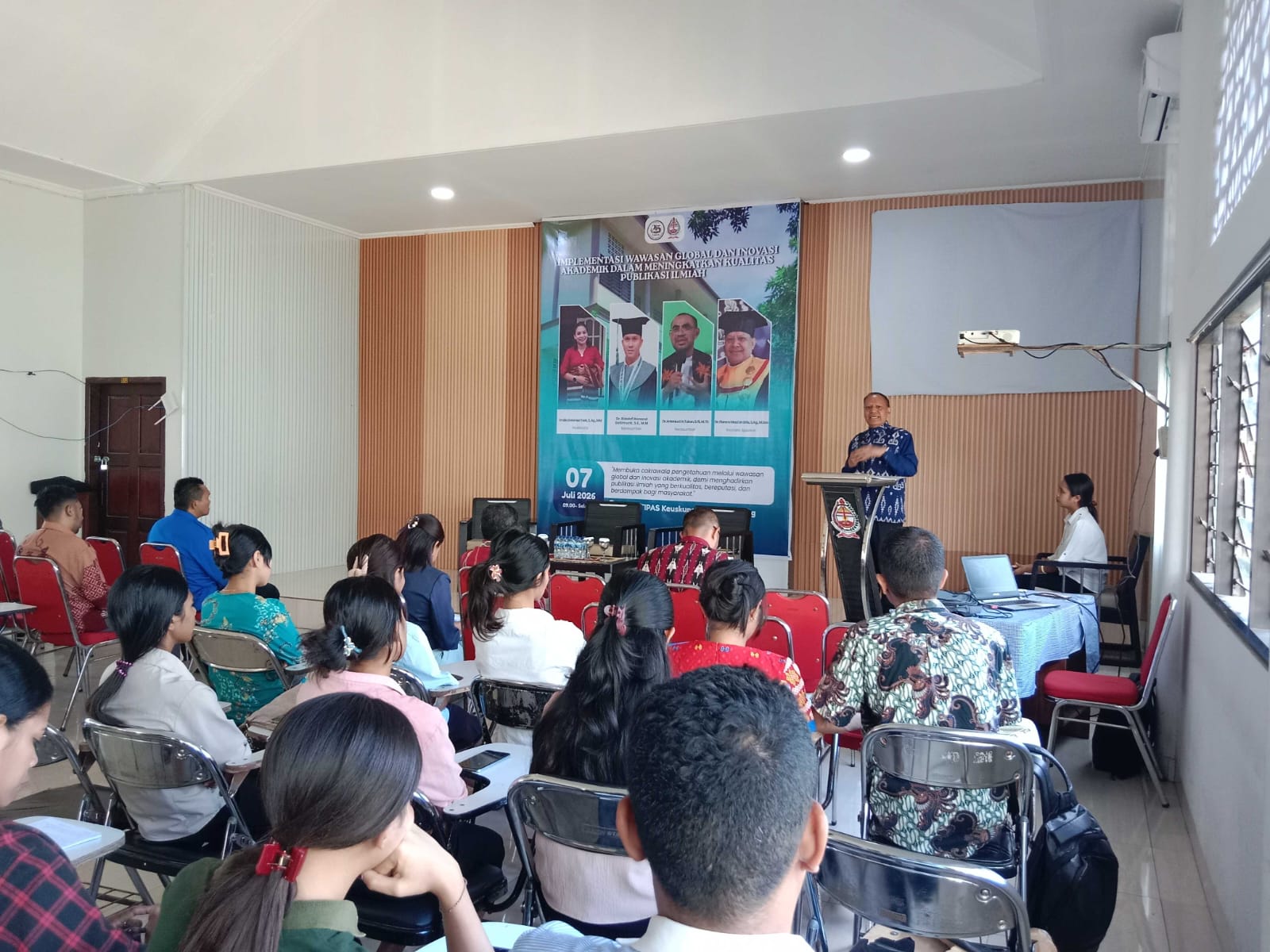 Kuliah Umum STIPAS Kupang Bahas Wawasan Global dan Inovasi Akademik