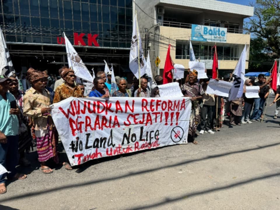 Mahasiswa dan Warga Demo di Polda NTT Tuntut Reformasi Agraria